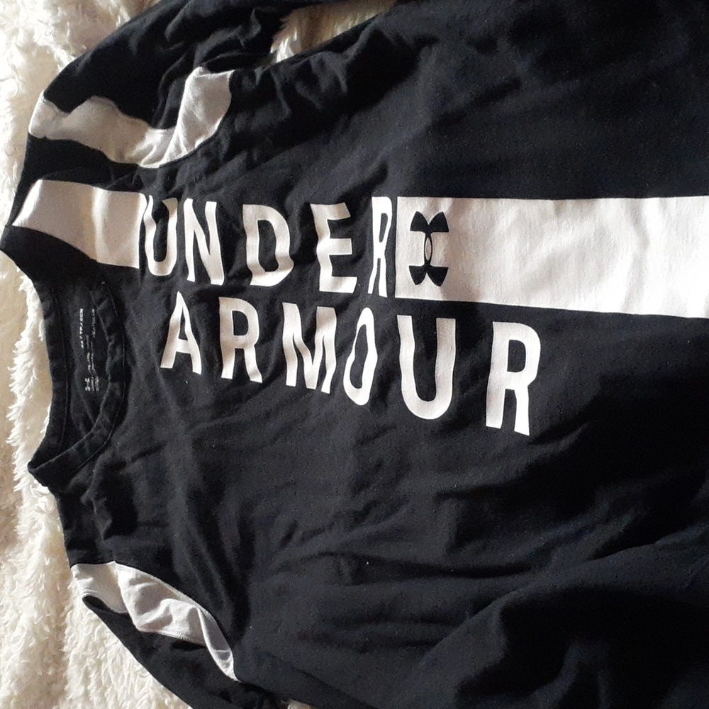 Under Armour long sleeve shirt. Size xs. Black and White. Really soft